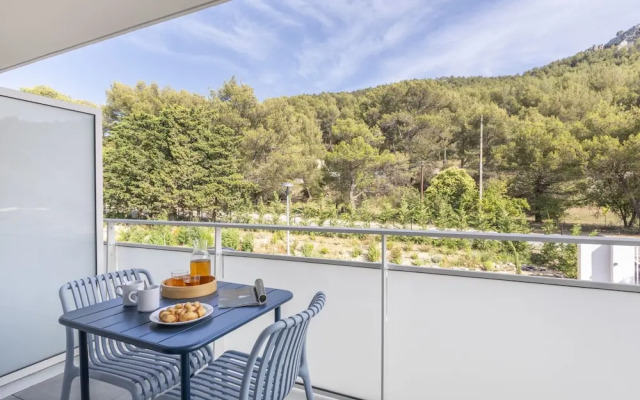 Nice Apartment With Shared Pool