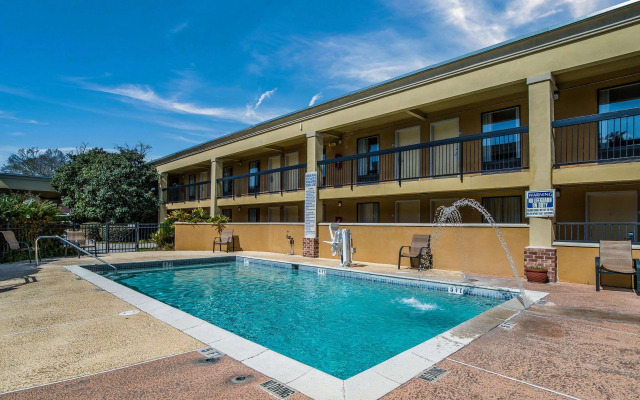 Quality Inn & Suites Conference Center Statesboro Historic District