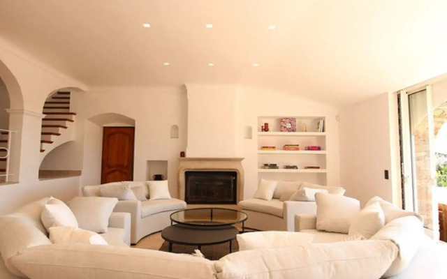 Majestic Holiday Home in Grimaud With Private Pool