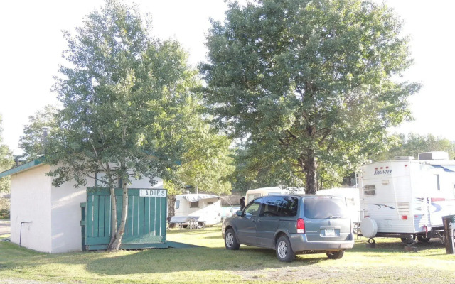 100 Mile Motel & RV Park