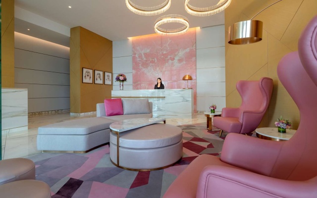 Hilton Dubai Creek Hotel & Residences