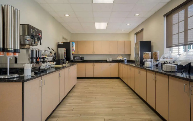 MainStay Suites Wilmington - University Area