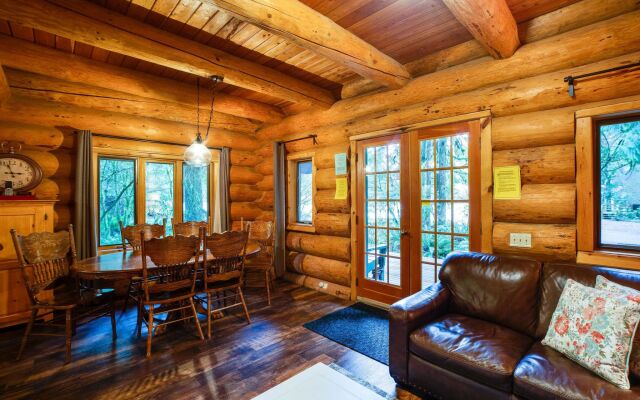 10SL Log Cabin at its Best!