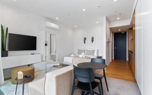 Sleek Modern Studio With Balcony!