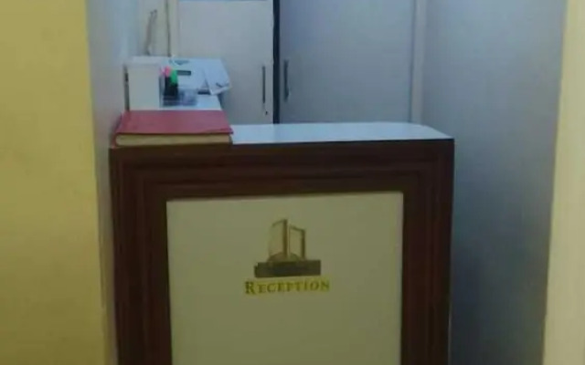 Lokhandwala Residency by Glitz Hotel