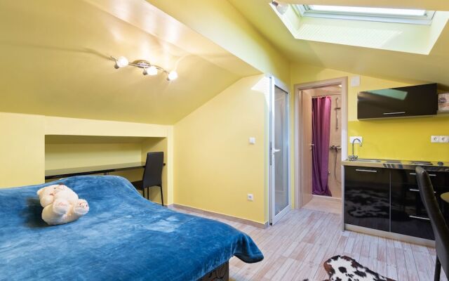 Comfortable Holiday Home in Pirovac With Garden
