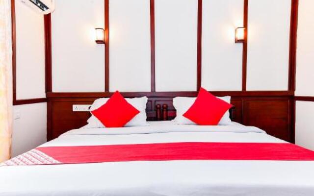 OYO 25089 Gold River Indraprastha Houseboat