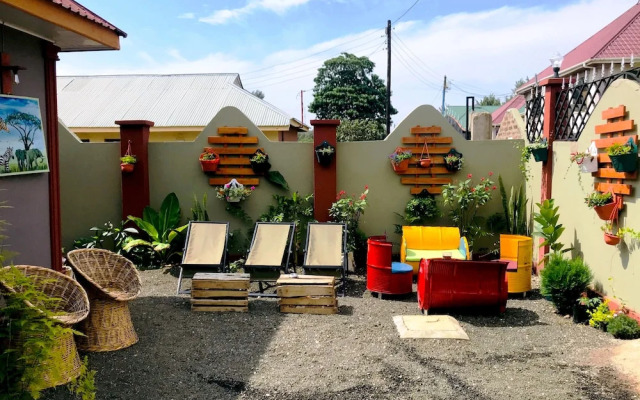 Savannah House - Hostel