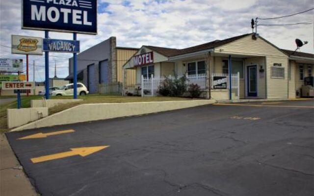 Plaza Motel