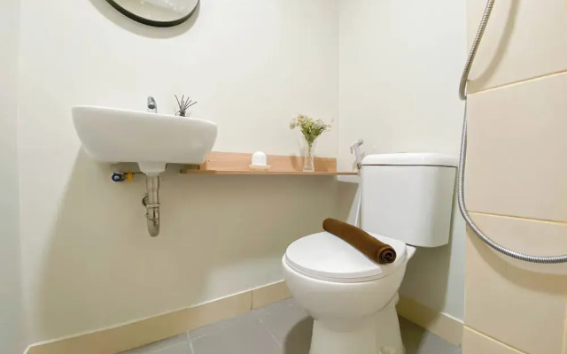 Comfy Studio Room At Meikarta Apartment