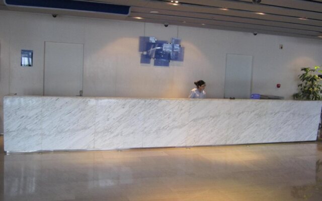 Tianjin Binhai Saint Light Hotel
