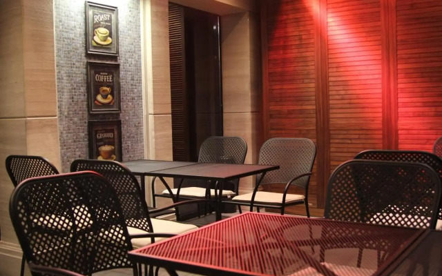 K Suites Hotel