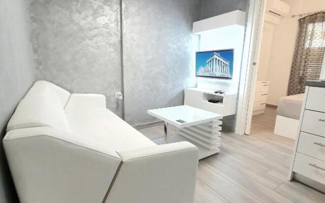 Lux apartment 13 with yard in the heart of Athens