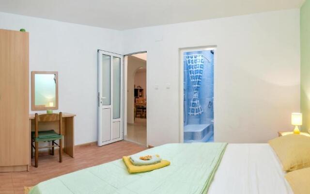 Beach Resort Apartments Bucina