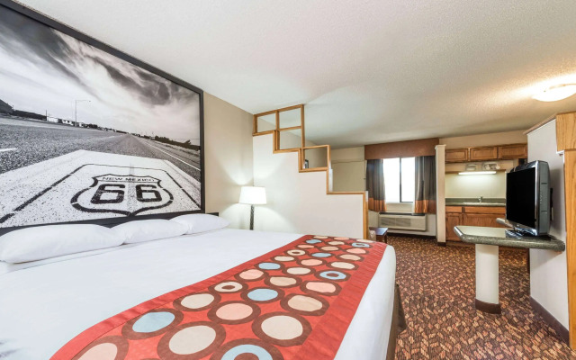 Super 8 by Wyndham Clovis