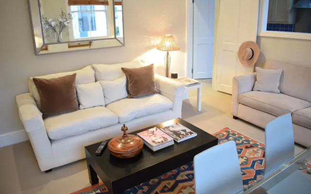 2 Bedroom Flat in Battersea Sleeps 4