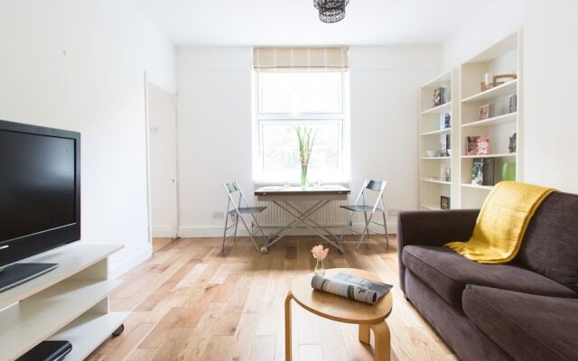 Bright 2BR Flat in St. Katharine's Docks