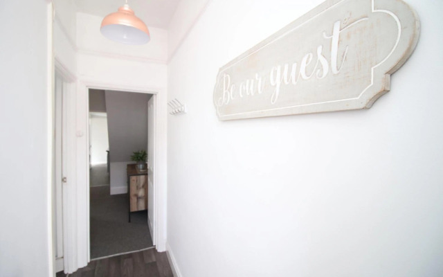 City House by Stay South Wales - sleeps 4