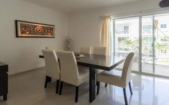 Poolside tranquil apartment in Playa del Carmen