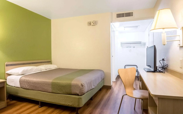Motel 6 Pueblo, CO - I-25