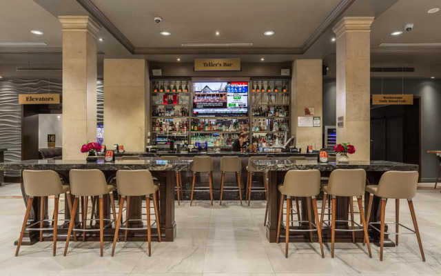 One King West Hotel & Residence