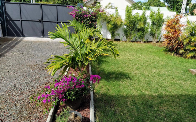 promo vacances ! jolie et spacieuse maison st pierre , JACUZZI, jardin,