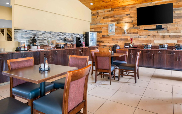 White Pines Inn & Suites