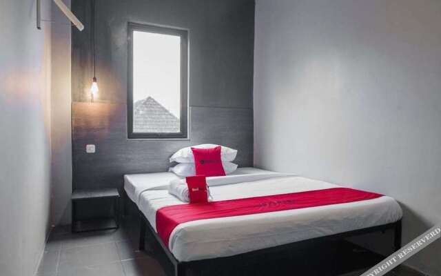 RedDoorz Plus near Maimun Palace 2 Medan