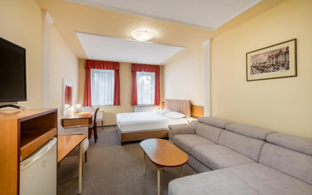 Hotel Platan
