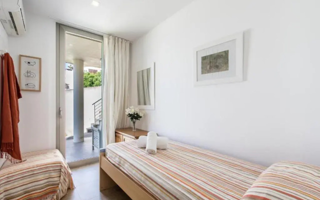 Molins 5 near the sea