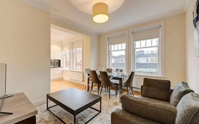 Modern 3 Bed Apartment Next to the Park - 210a