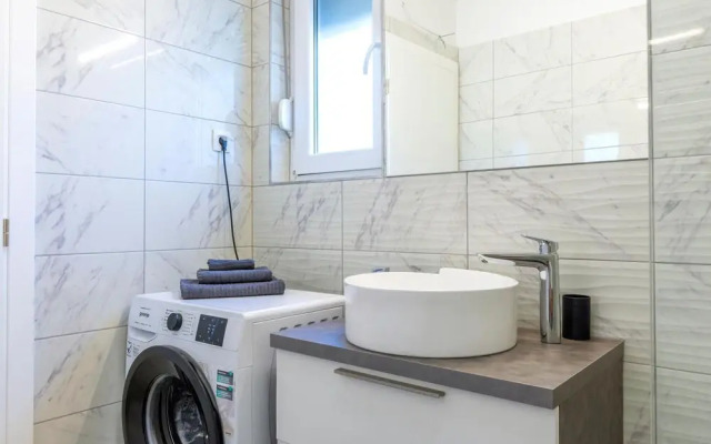 Stunning Apartment in Solin With Wifi and 2 Bedrooms