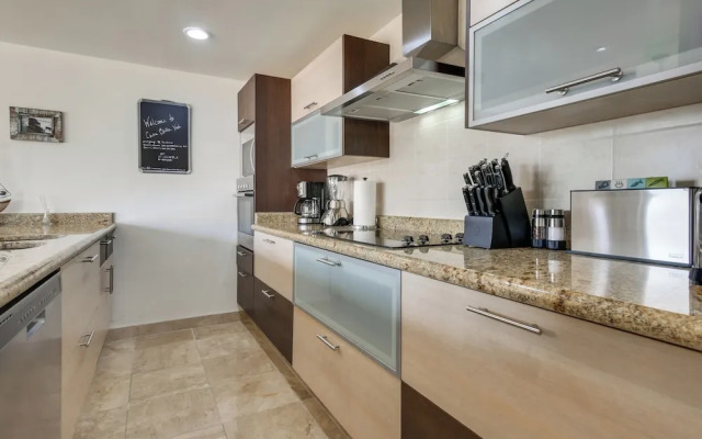 Chic Cabo Condo - Walk to Marina & Downtown!