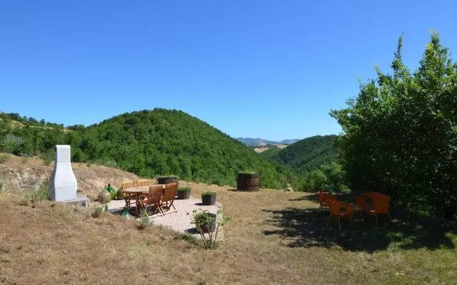Cozy Couples Getaway w/ Wifi
