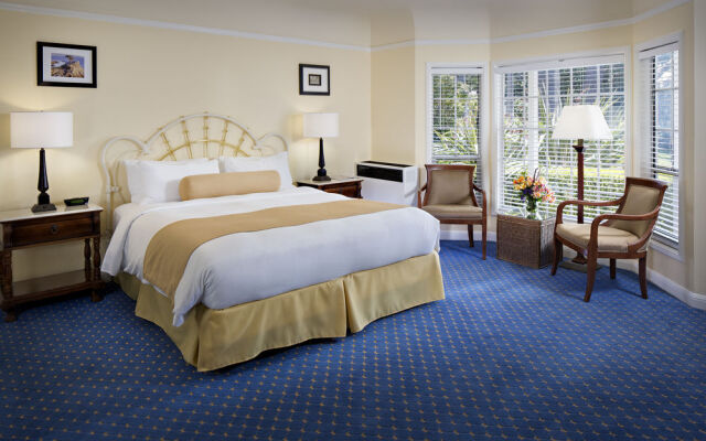 Colonial Terrace Inn by the Sea