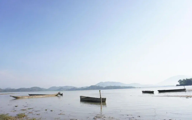 Nha Nghi Van Long Elephants