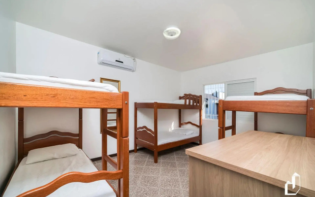 Casa 03 Dormitórios Climatizados Com Berço Incluso