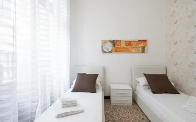 Venice Grand Canal Style Apt 2 by Wonderful Italy