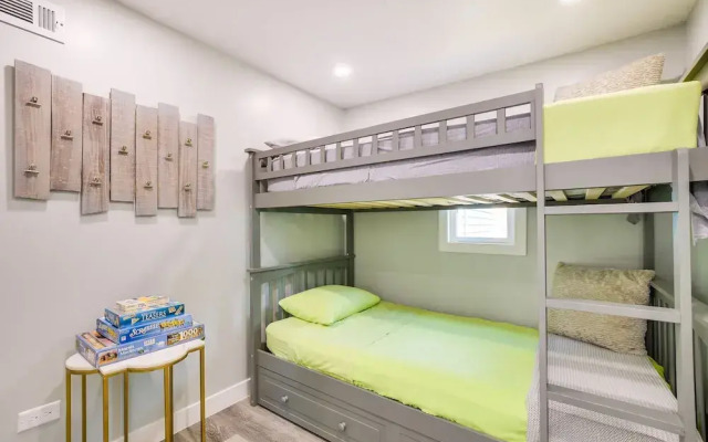 Des Plaines Vacation Rental w/ Spacious Backyard!