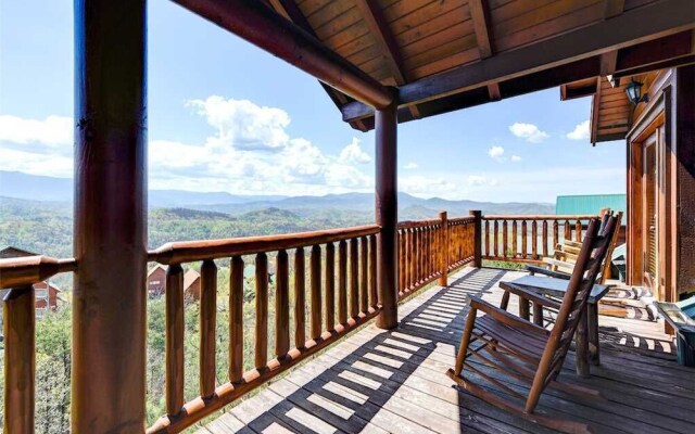 Mountaintop Lodge - Eight Bedroom Cabin