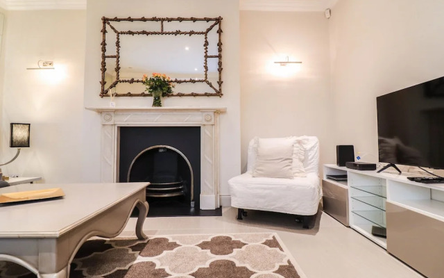 Beautiful Kensington Garden Apartment