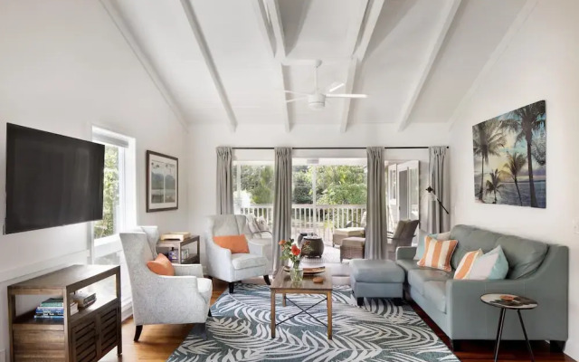 Hale Haena 3 Bedroom Home by RedAwning