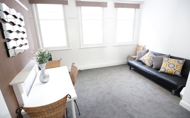 Deluxe City Apartment