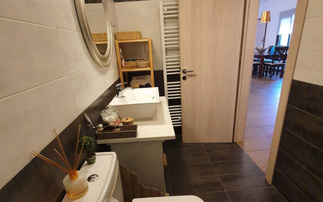 Apartment in Loutra Elenis With Garden
