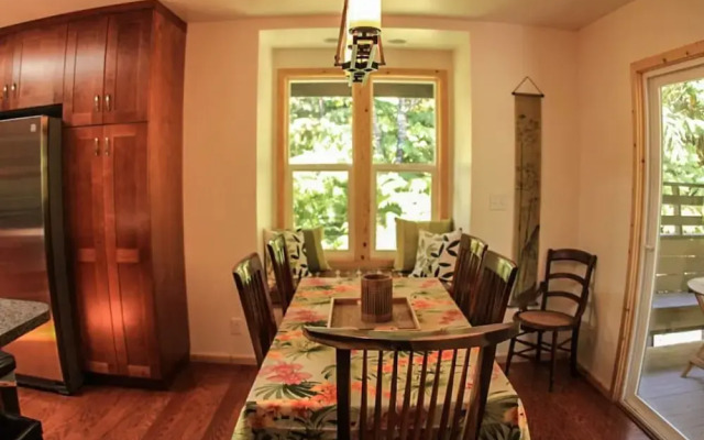 Hale OnaOna by Hawaii Volcano Vacations