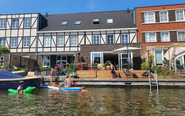 Spacious Holiday Home in Alkmaar With Garden