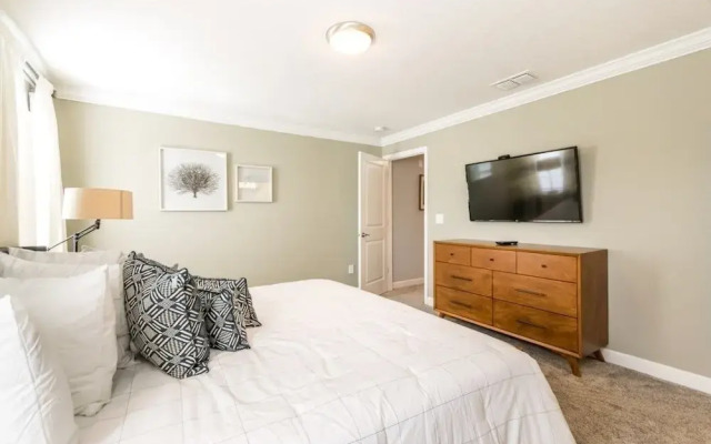 4 Bed Storey Lake Resort With Lazy River 4 Bedroom Townhouse by RedAwning