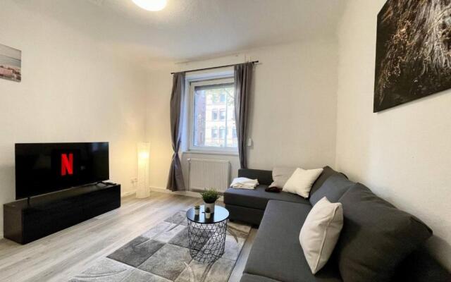 Newly Furnished Beautiful Apartment In The Center With Smart TV