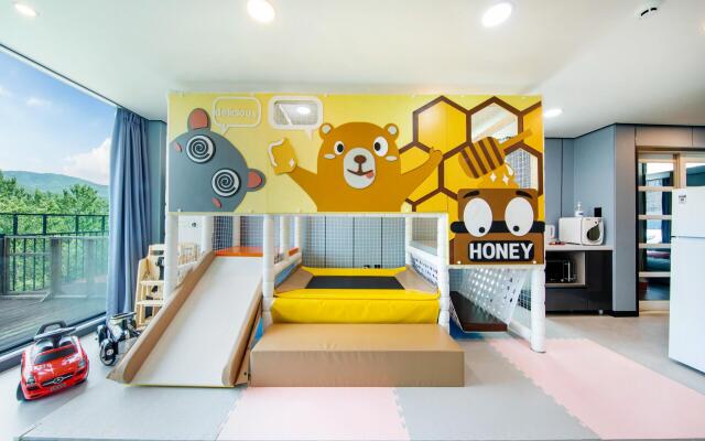 Gapyeong Premium Kids Poolvilla