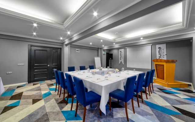 Numa Port Hotel